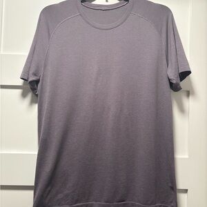 lululemon athletica Men's Grey Lavender Short Sleeve Tee